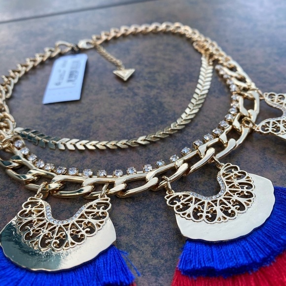 NWT GUESS GOLD TONE RED & BLUE FRINGE NECKLACE - Picture 6 of 6